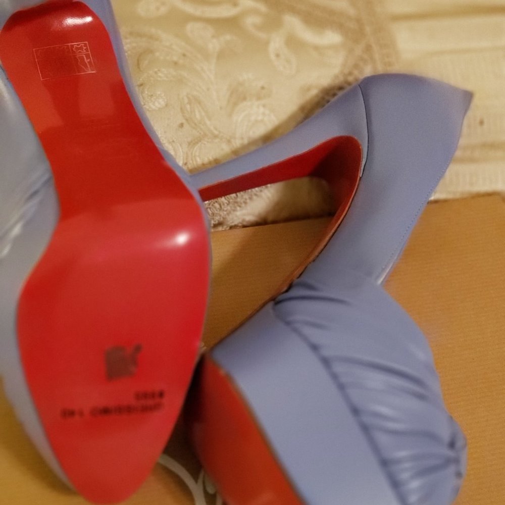 Beautiful Louboutin Gressimo Lavender Sz 39 1/2 - Picture 6 of 7